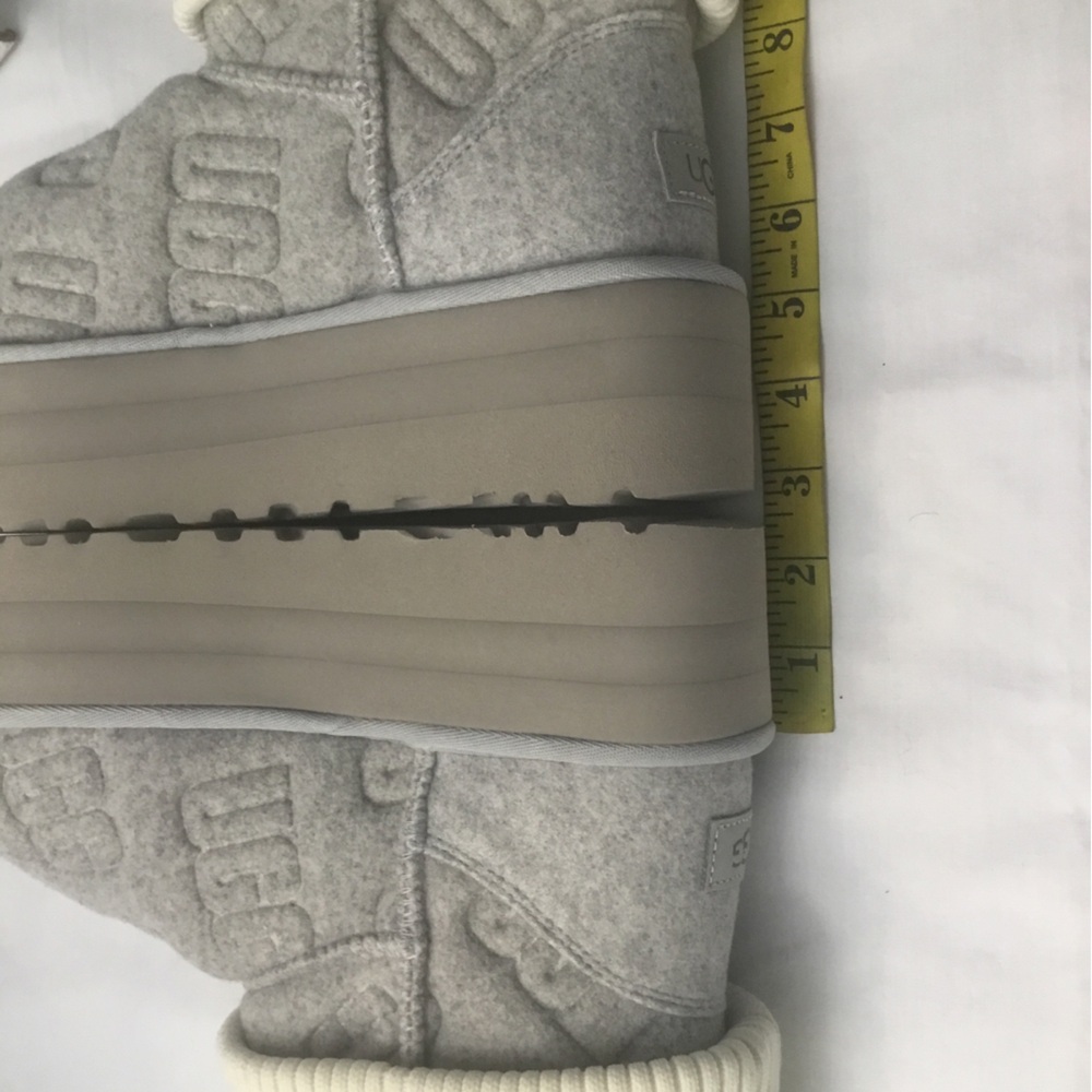 UGGS BOOTS - Picture 13 of 14